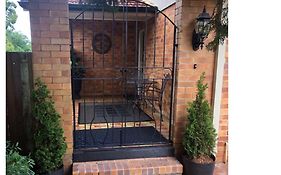 Hedge House - Luxury, Space, Style, Great Location
